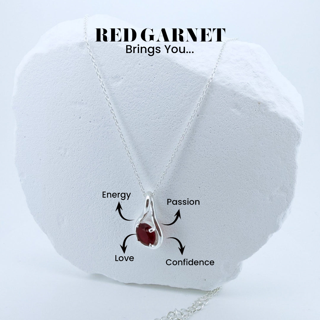 Подвеска из натурального граната в 925-м серебре – элегантный дизайн в форме капли.